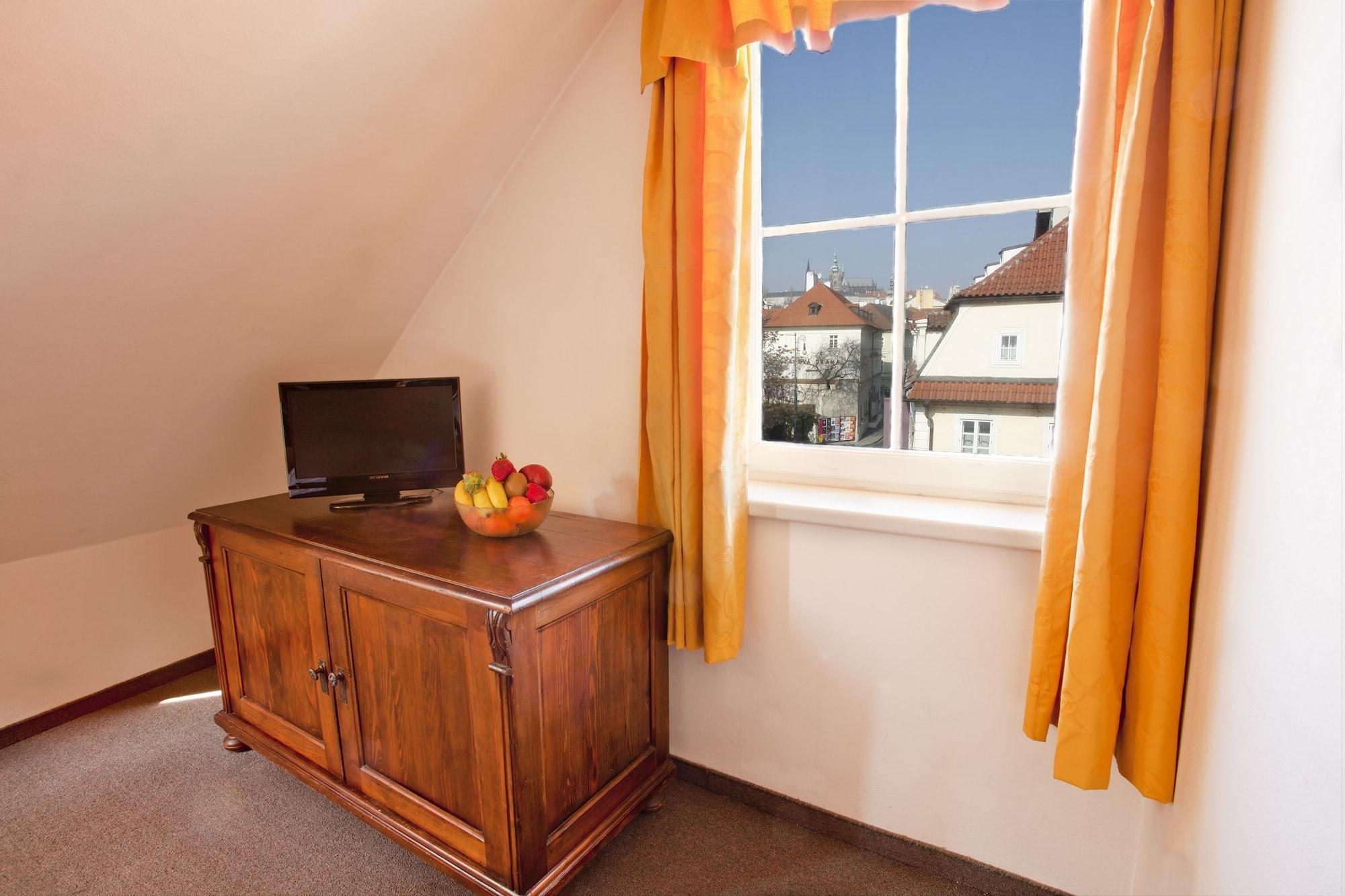 U Kříže Hotel Praga