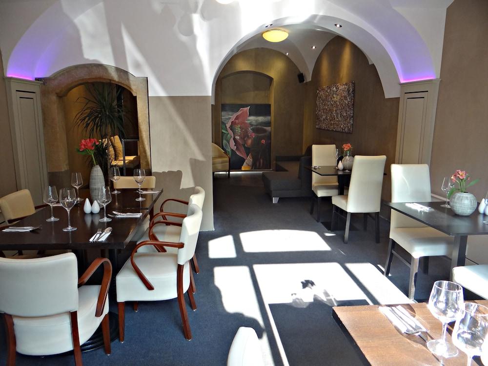 U Kříže Hotel Praga