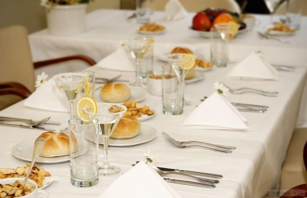 U Kříže Hotel Praga