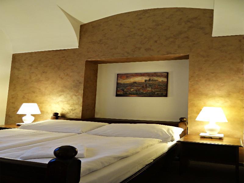 U Kříže Hotel Praga