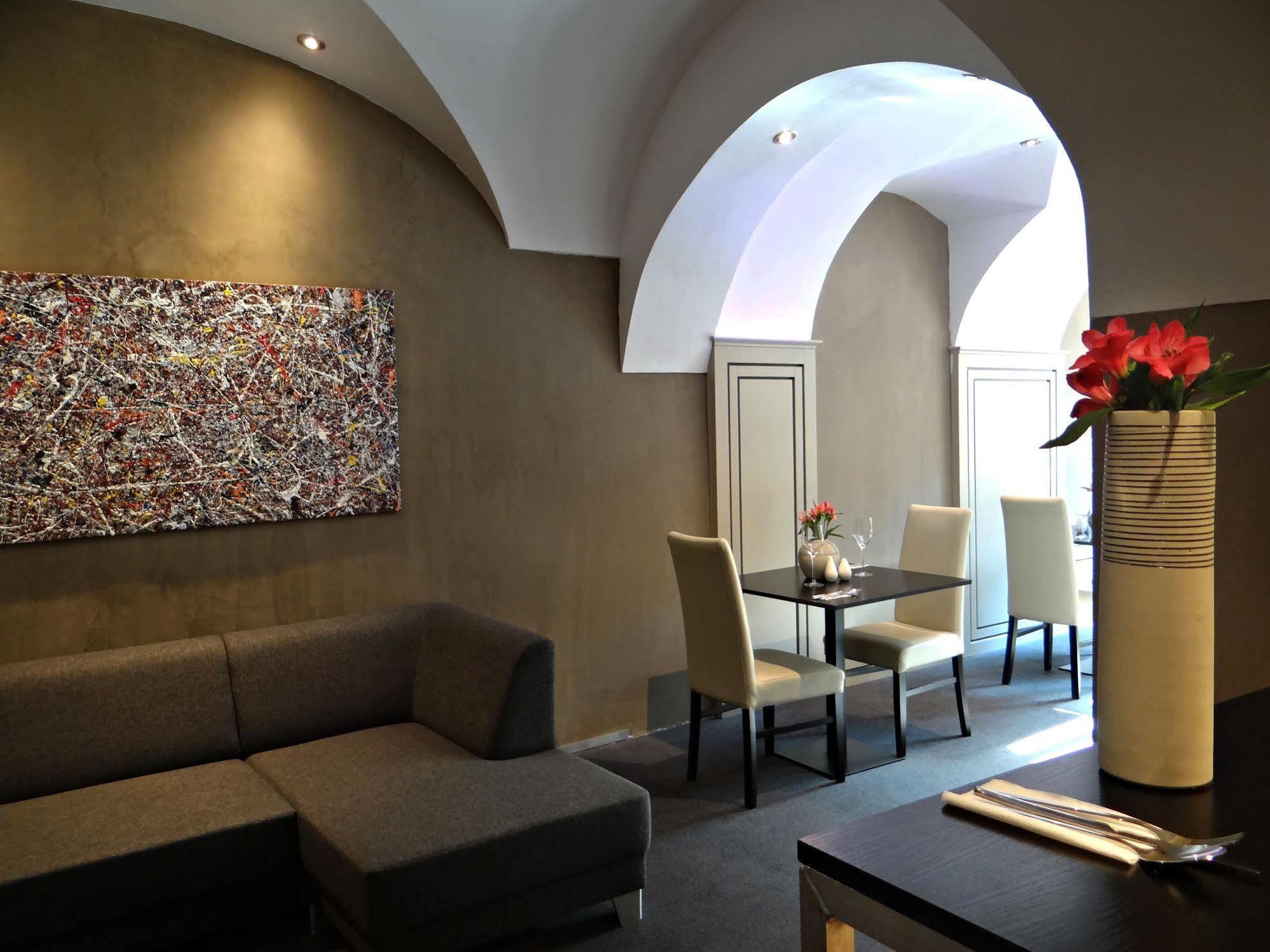 U Krize Hotel Praga